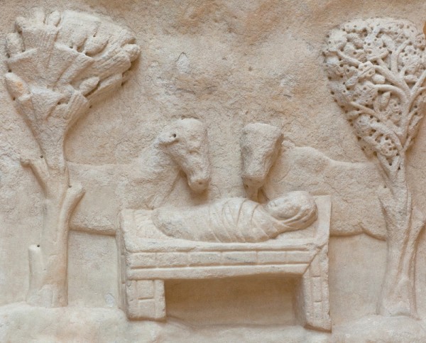 [크기변환]1예수의 탄생을 상징하는 대리석 석판의 고대 구조. 낙소스 섬, 사이클라데스, 그리스 4세기 후반 - 5세기 초.jpg